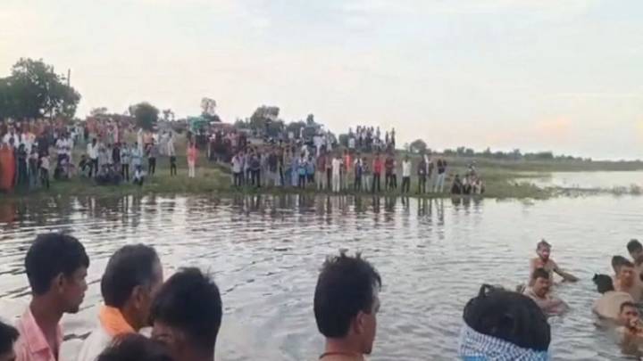 10 die after tractor-trolley plunges into Abna river in MP’s Khandwa