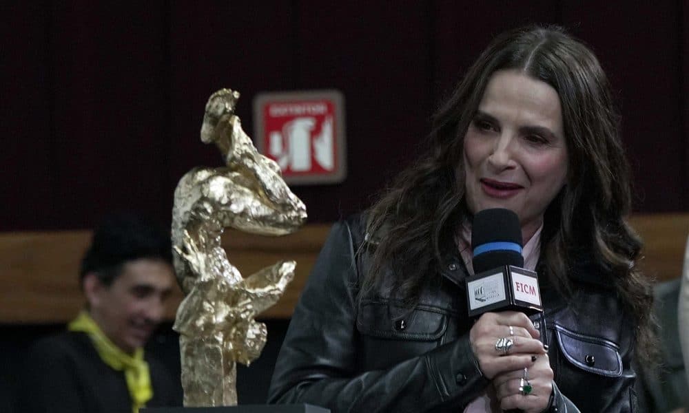 Juliette Binoche celebra su etapa “más libre” al recibir Premio de Excelencia en México