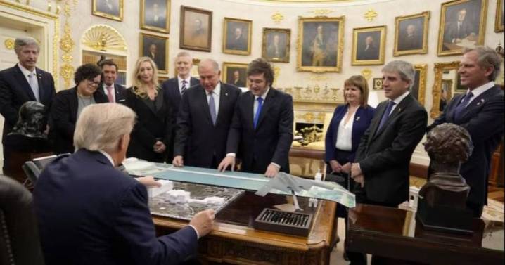 Trump justificó el apoyo financiero a la Argentina: "No tienen dinero, están luchando para sobrevivir"