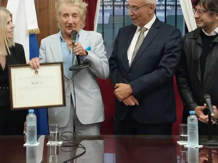 Rod Stewart derrochó simpatía y carisma en el acto donde fue declarado Huésped de Honor de la Ciudad de Buenos Aires: "Aquí me siento como en casa"