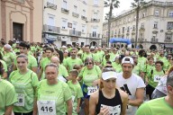 Una marea verde contra el cáncer llena de esperanza las calles de Huelva