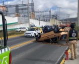Vuelca vehículo en el bulevar San Fernando