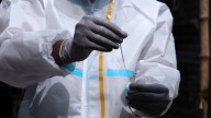 Las reinfecciones por COVID-19 duplican el riesgo de que sea persistente en niños, según un estudio