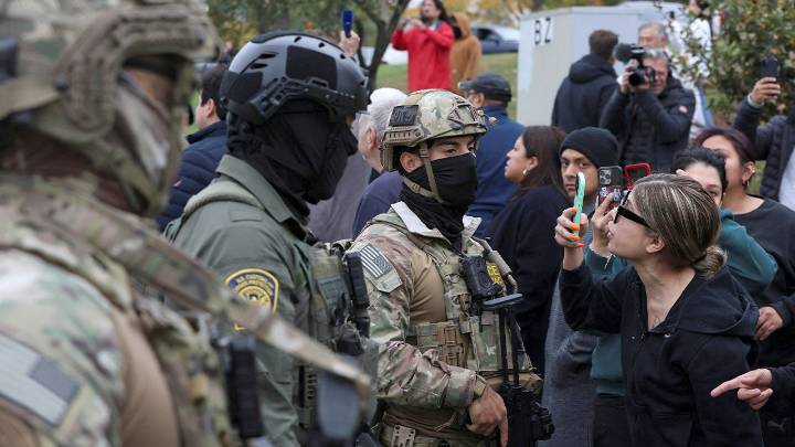 Operation Midway Blitz sees chaos as citizens allegedly threaten Border Patrol