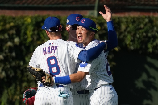 Suzuki y Kelly pegan jonrones consecutivos y Cachorros vencen 3-1 a Padres en 1er juego de playoffs