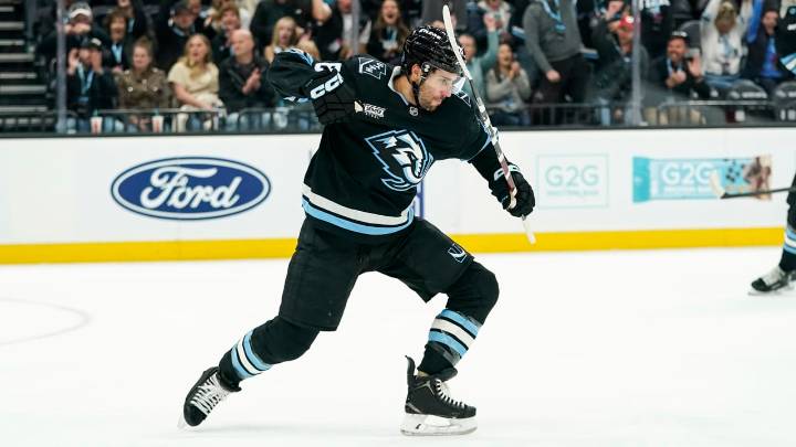 Schmaltz credits offseason workout changes for strong start with Mammoth