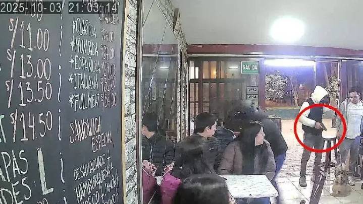 Surco: delincuentes armados asaltaron restaurante de comida rápida y se llevaron pertenencias de comensales