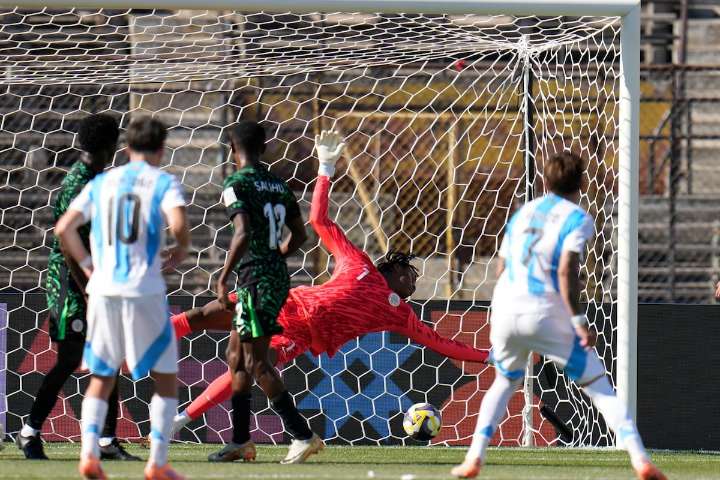 Frente a Nigeria. Uno al minuto, otro de tiro libre y la asistencia de lujo: los goles de la Argentina contra Nigeria