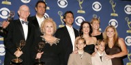 ‘Everybody Loves Raymond’ Reunion Special at CBS: 6 Cast Members to Return, 2 Stars Getting Tributes – Everything We Know So Far! | Brad Garrett, CBS, EG, evergreen, Everybody Loves Raymond, Longform,