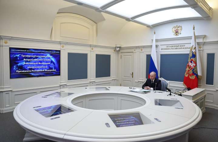 Putin dirige ejercicios nucleares tras el aplazamiento de la cumbre con Trump