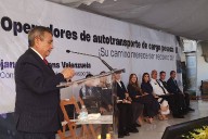 Reconocen a conductoras y conductores de autotransporte de carga