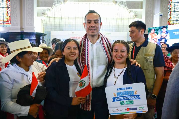 Gobierno entrega subvenciones por S/10 millones a organizaciones de mujeres rurales