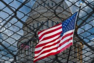 Migrantes en EEUU comparten estrategias para evadir al ICE