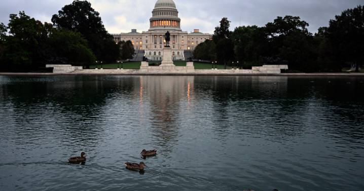 Shutdown drags on as Senate fails again to pass funding bill