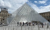 Reabrió el Louvre tres días después del robo de joyas
