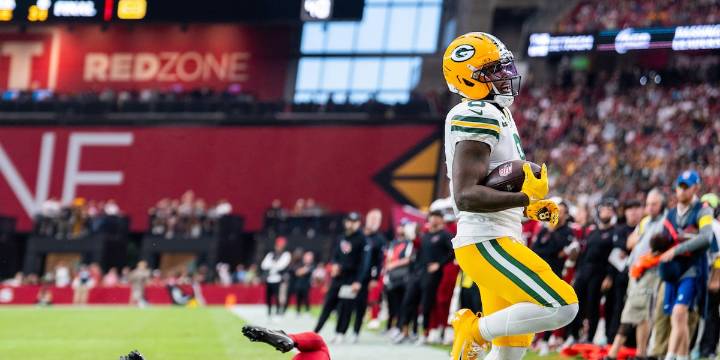 Josh Jacobs runs for 2 TDs, Micah Parsons has 3 sacks as Packers rally past Cardinals 27
