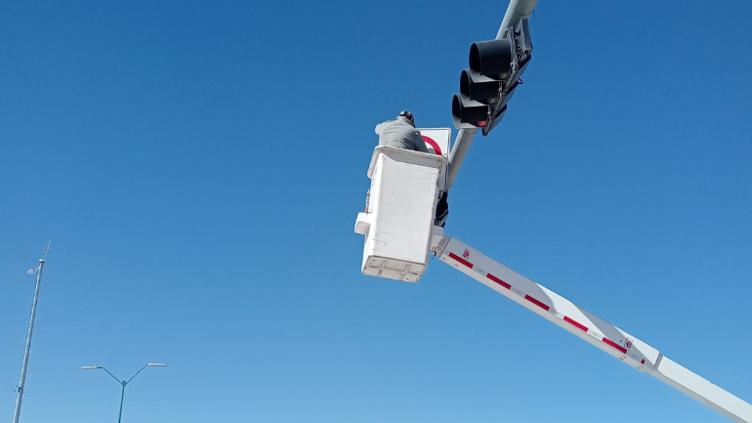 Ajustan semáforos en Zaragoza y Troncoso por arranque del Juárez Bus