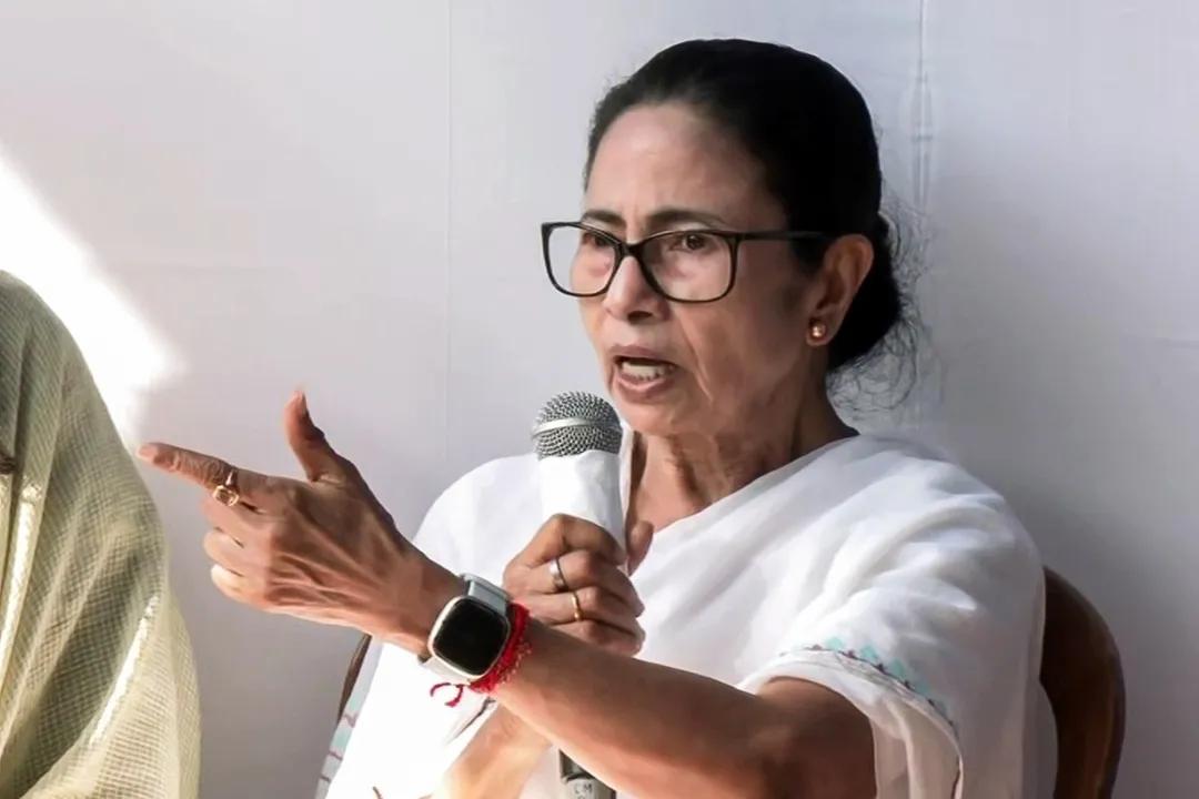 ‘How Was She Out at 12:30 AM?’: Mamata Banerjee’s Remark on Durgapur Medical College Gang Rape Sparks Outrage