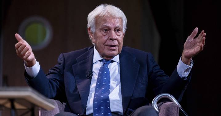 La anécdota con la que Felipe González recuerda a José Enrique Serrano: «No te dejaba meter la pata»