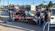 Provoca aparatoso accidente y tráfico en el Toledano; 3 heridos