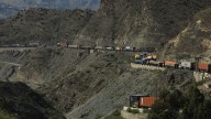 Pakistán y Afganistán acuerdan un alto el fuego temporal tras días de combates y decenas de muertos