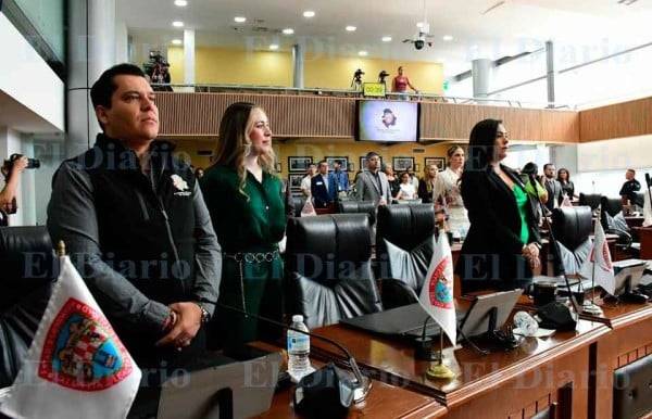 Realiza Congreso minuto de silencio en memoria de Víctor Cruz