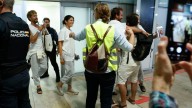 La llegada a Madrid de 21 españoles que formaban parte de la flotilla, en imágenes