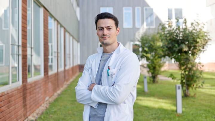 Martín R. Botana, psiquiatra: «En una guardia podemos atender a dos o tres jóvenes por crisis de angustia, autolesiones o ideas suicidas»