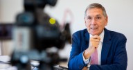 El doctor Chivato explica la importancia de prevenir la gripe y la covid en adultos