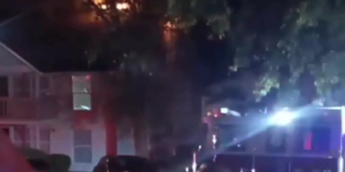 WATCH: Crews responding to apartment fire in Greenville