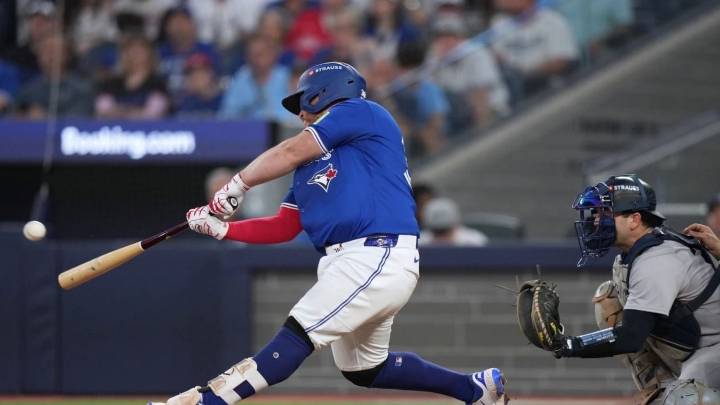 Kirk conecta dos jonrones y los Blue Jays aplastan a los Yankees 10