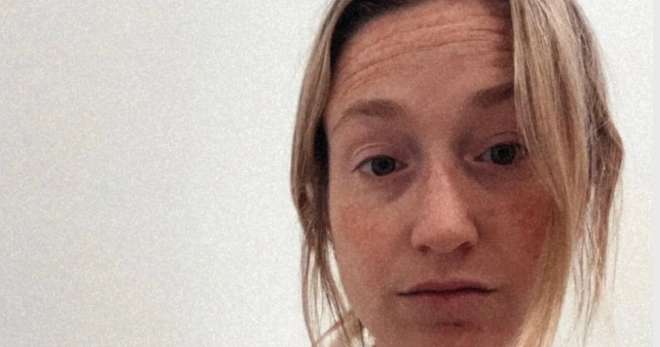 Woman diagnosed with breast cancer at 27 after almost ignoring warning sign: "Hard to believe"