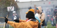 Embajada de EE. UU. agradece a fuerza pública de Bogotá tras disturbios entre comunidades indígenas y miembros de la Undmo