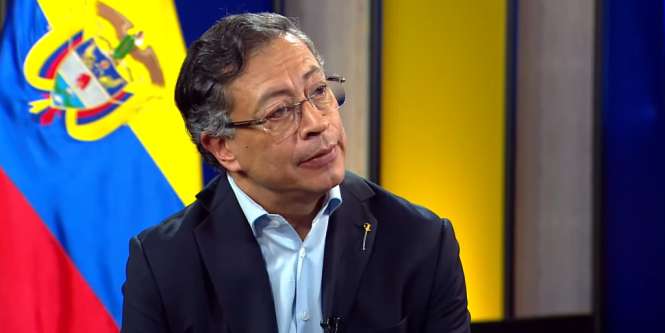 Petro dice que concesionarios de T.V. privada usan canales para hacer oposición 