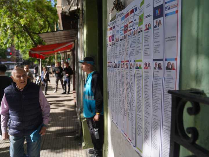 Las perlitas de las elecciones: desde el cambio de dos centros de votación por "derrumbe" hasta el regreso de la venta de brownies