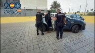Roba ropa valorada en 750 euros en Triana, huye en bicicleta y termina arrestado