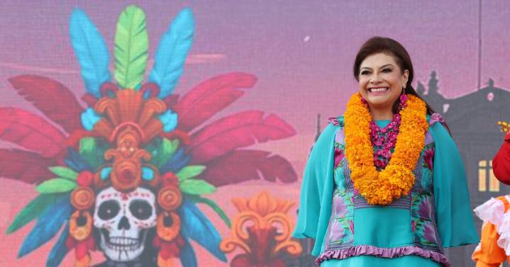 Clara Brugada inaugura la Ofrenda Monumental del Día de Muertos 2025 en el Zócalo de la CDMX: ¿hasta cuándo estará?