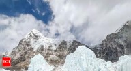 Mount Everest blizzard: Nearly 1,000 trapped on eastern slope at Tibetan side; rescue efforts under way