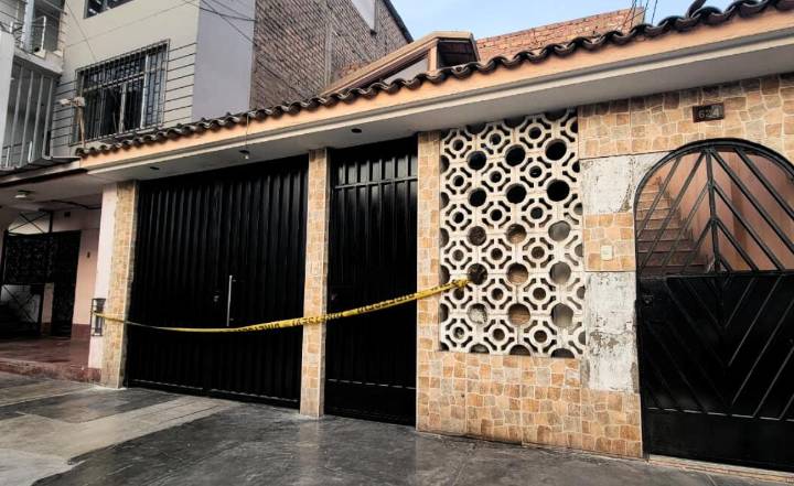 Mujer es baleada mientras atendía en su negocio de mueblería en Comas: presuntos extorsionados la atacaron a solo dos meses de abrir su local