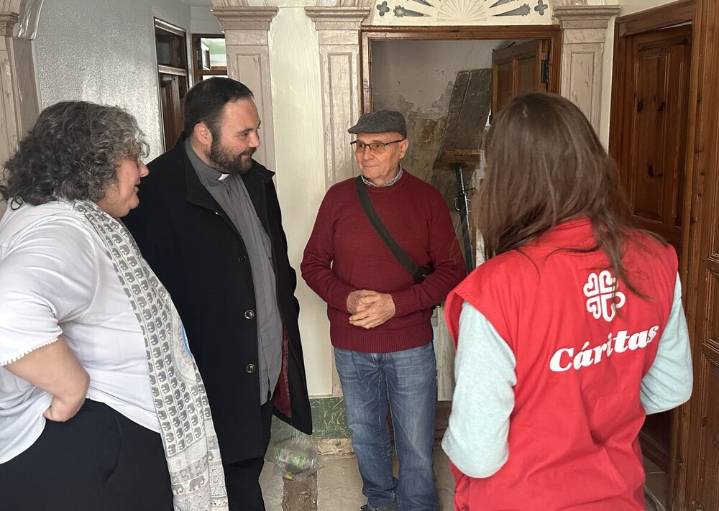 Cáritas acompaña a 182 familias en Mira afectadas por la DANA