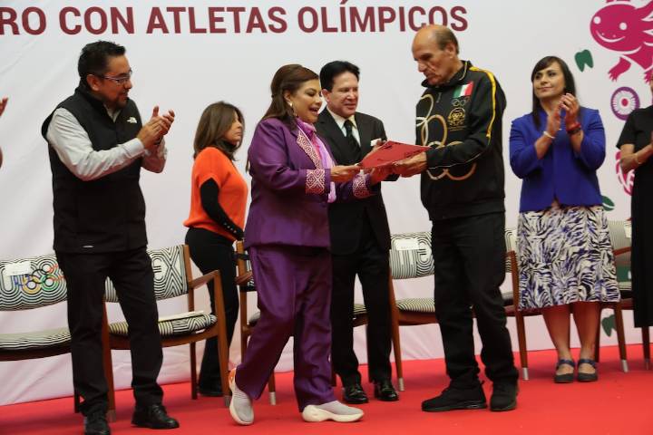 Brugada reconoce a atletas olímpicos como embajadores de paz y anuncia reformas para impulsar el deporte