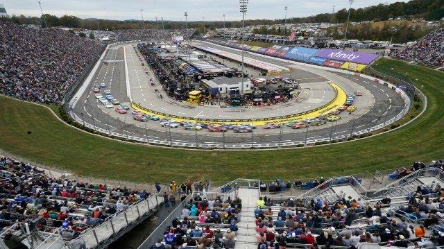 Byron outduels Blaney for victory at Martinsville and NASCAR Championship 4 berth