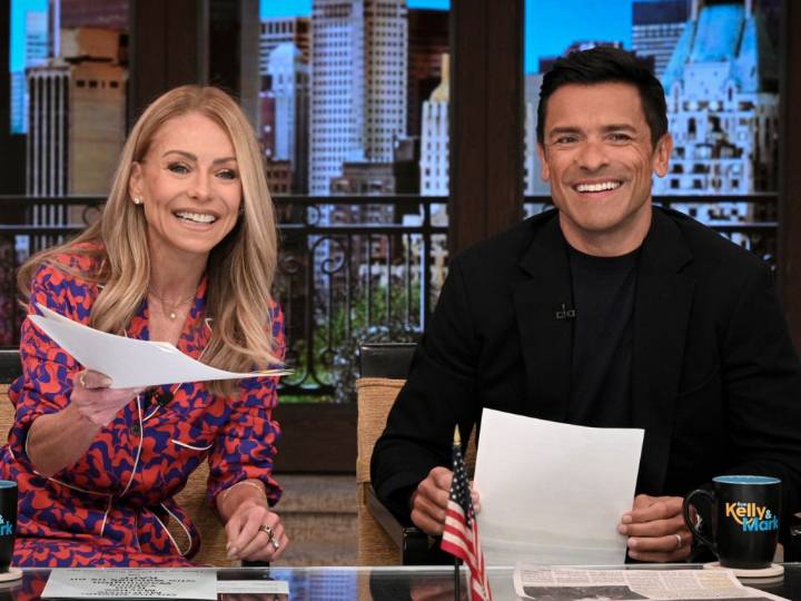 Kelly Ripa & Mark Consuelos' Relationship Might Be Buckling Under the 'Constant' Weight of Fame