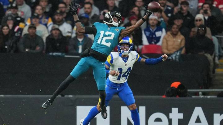 Jaguars rookie Travis Hunter has a knee injury after presumably getting hurt in practice