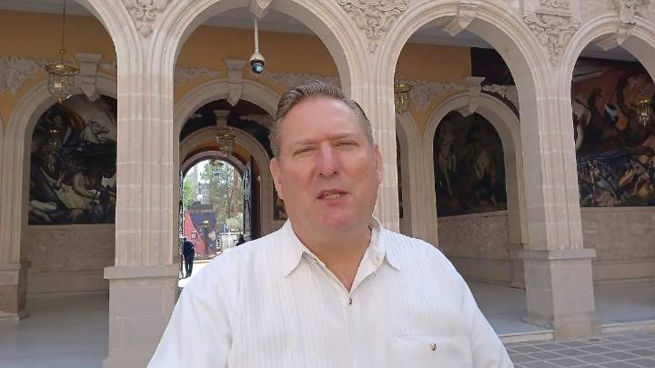 Por ley los maestros deberán enseñar el español con las reglas gramaticales: diputado Carlos Olson