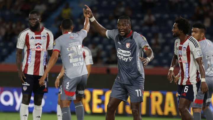 Hugo Rodallega hizo su gol soñado: espectacular chalaca contra Junior para darle vida a Santa Fe; video