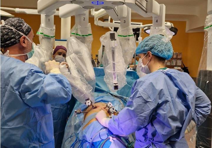 El Hospital de Cabueñes reduce a tres meses la demora media para una intervención