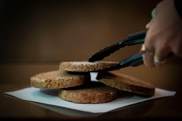 ¿'Veggie burger’ o discos vegetarianos? El Parlamento Europeo quiere que solo se llamen hamburguesas y salchichas si son de carne