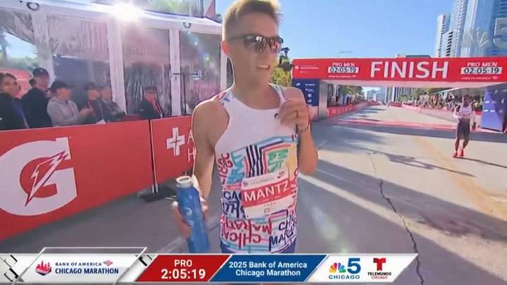 'Excited, pumped': Conner Mantz describes record-breaking moment at Chicago Marathon
