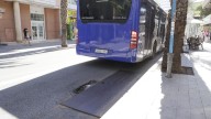 El ruido metálico que desespera a los vecinos de Calderón: medio año de estruendo junto al Mercado Central de Alicante